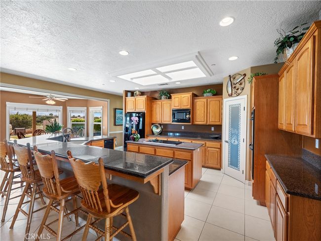 8650 Verbena Rd, House other with 4 bedrooms, 4 bathrooms and 7 parking in Oak Hills CA | Image 32
