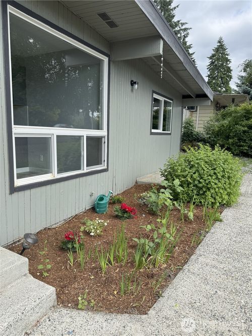 16738 2nd Ave Ne, Shoreline, WA, 98155-4908 | Card Image