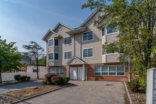 135 Montgomery Ave, Scarsdale, NY, 10583-5574 | Card Image