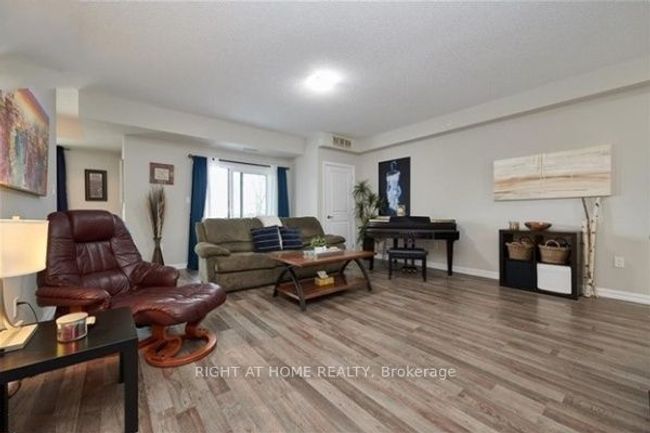 302 - 302 Essa Rd, Condo with 3 bedrooms, 2 bathrooms and 1 parking in Barrie ON | Image 4