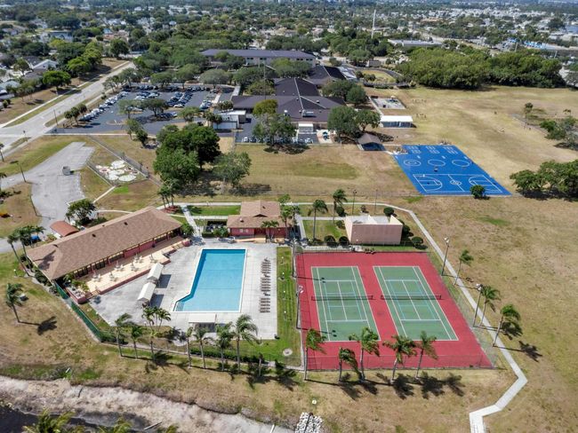 4389 Willow Pond Cir, Condo with 2 bedrooms, 2 bathrooms and null parking in West Palm Beach FL | Image 34