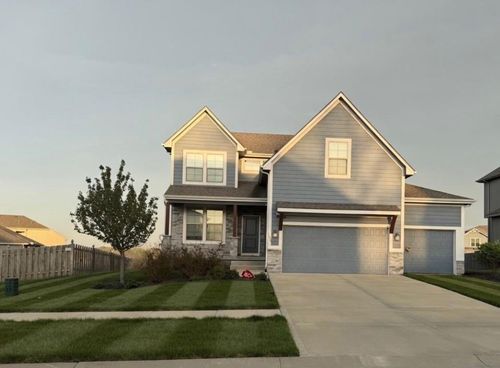 1633 Shadow Dr, Leavenworth, KS, 66048-7204 | Card Image
