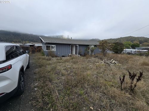 3612 Joseph St, Roseburg, OR, 97470-1155 | Card Image