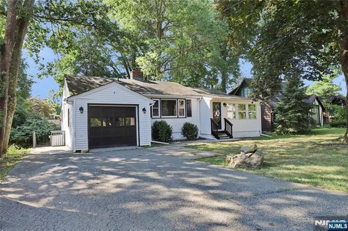 32 Heighwood Trl, Sparta, NJ, 07871-1402 | Card Image