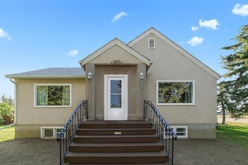 4832 51 St, Innisfree, AB, T0B2G0 | Card Image