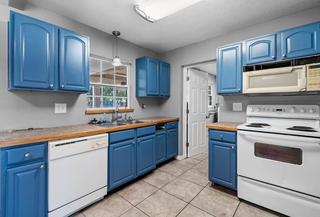 6208 Florida Cir E, House other with 2 bedrooms, 1 bathrooms and null parking in APOLLO BEACH FL | Image 8