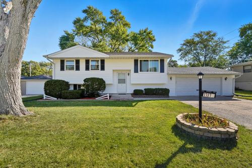 7737 Waite St, Merrillville, IN, 46410-2198 | Card Image