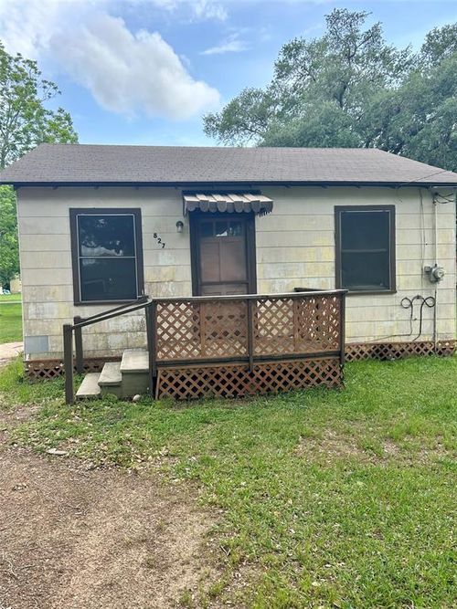 827 Church St, East Bernard, TX, 77435-8516 | Card Image