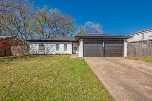 6233 Maurie Dr, Watauga, TX, 76148-3129 | Card Image