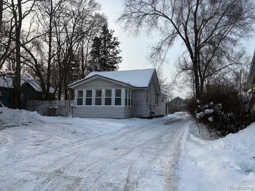 285 Voorheis St, Pontiac, MI, 48341-1946 | Card Image