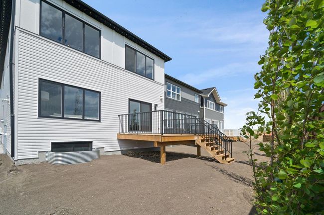 136 Carringvue Pl Nw, House other with 3 bedrooms, 3 bathrooms and 4 parking in Calgary AB | Image 39