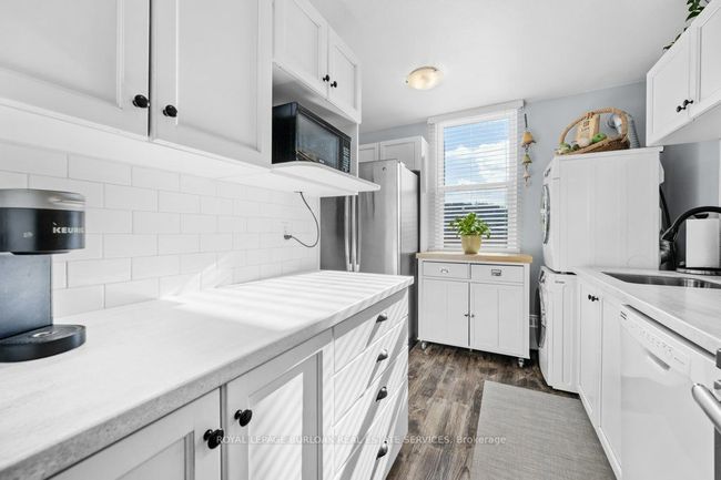 522 - 350 Quigley Rd, Condo with 3 bedrooms, 1 bathrooms and null parking in Hamilton ON | Image 10
