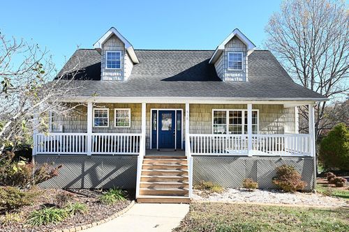 518 30th Avenue Cir Ne, Hickory, NC, 28601-9340 | Card Image