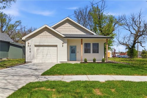 706 Pacific Ave, Osawatomie, KS, 66064-1429 | Card Image