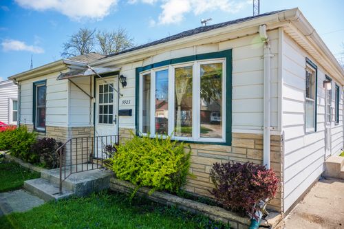 5923 44th Ave, Kenosha, WI, 53144-2552 | Card Image