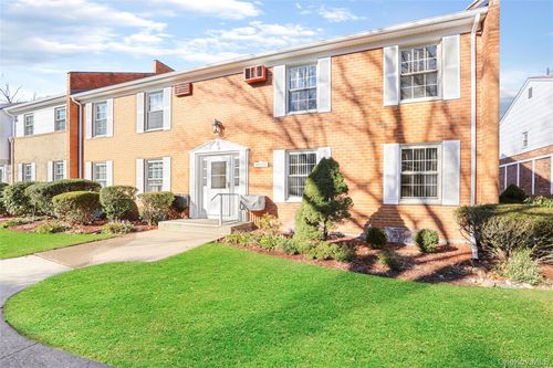 120-120 Parkside Dr, Suffern, NY, 10901-7840 | Card Image