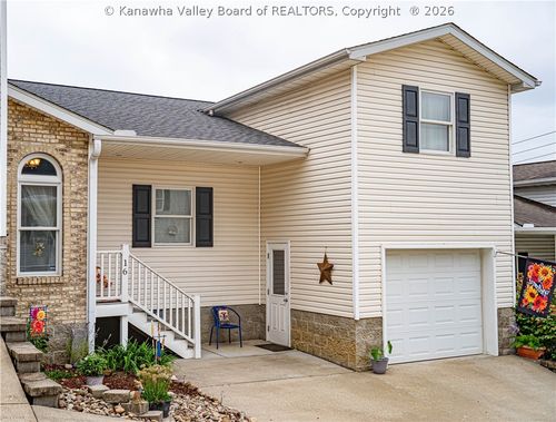 16 Marie Dr, Hurricane, WV, 25526-8409 | Card Image