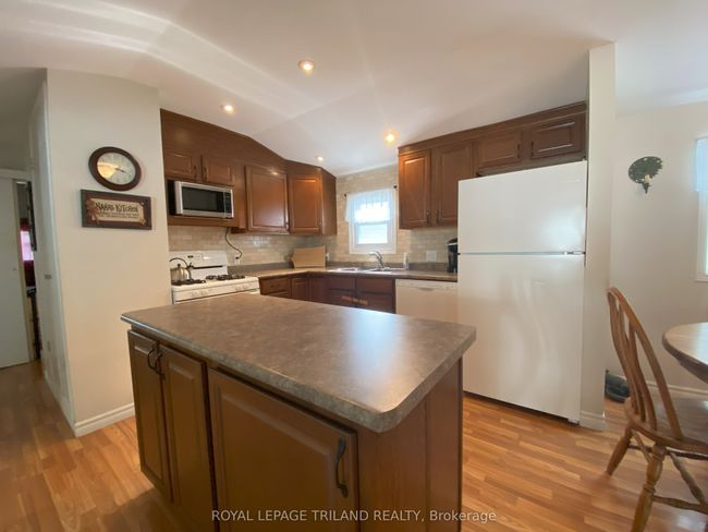 2 - 9951 Northville Cres, Home with 2 bedrooms, 1 bathrooms and 2 parking in Thedford ON | Image 15