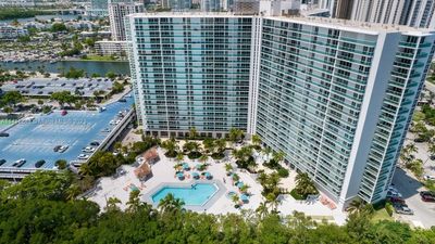 1024 - 100 Bayview Dr, Condo with 2 bedrooms, 2 bathrooms and null parking in Sunny Isles Beach FL | Image 1