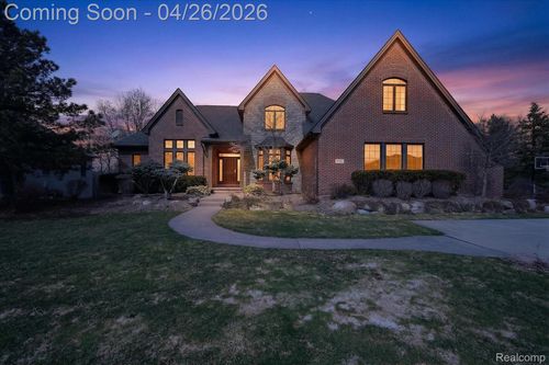 6932 Oakhurst Ridge Rd, Clarkston, MI, 48348-5052 | Card Image