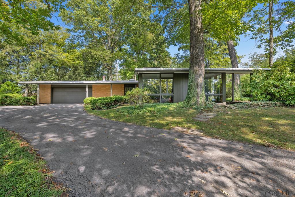 Elknud Ln, Johnstown, PA 15905