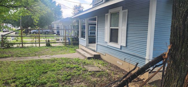 View of yard featuring entry steps | Image 5