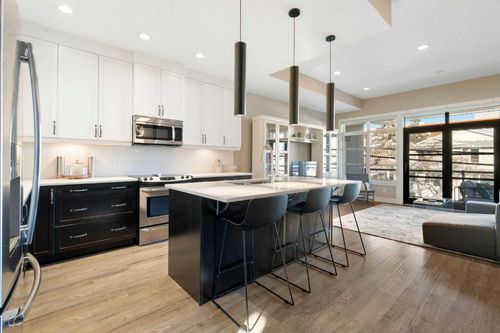 1-2016 35 Ave Sw, Calgary, AB, T2T2E1 | Card Image