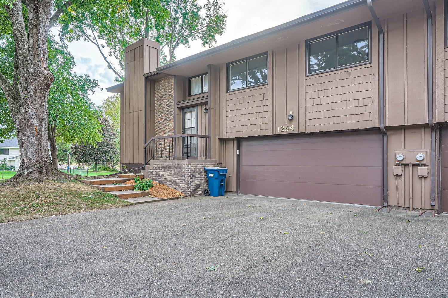 Bridle Path Ct, Saint Paul, MN 55110