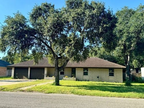 1501 Rose Dr, Alice, TX, 78332-4031 | Card Image