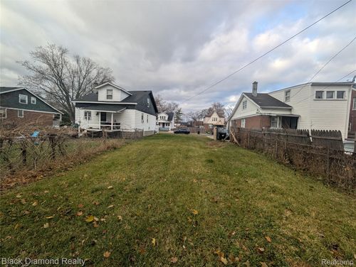 20116 Russell St, Highland Park, MI, 48203-1232 | Card Image