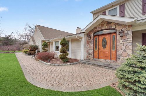 131 Eleanor Dr, Mahopac, NY, 10541-3911 | Card Image