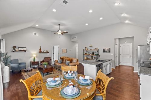 205 Ashmont Dr, Smithville, MO, 64089-7826 | Card Image