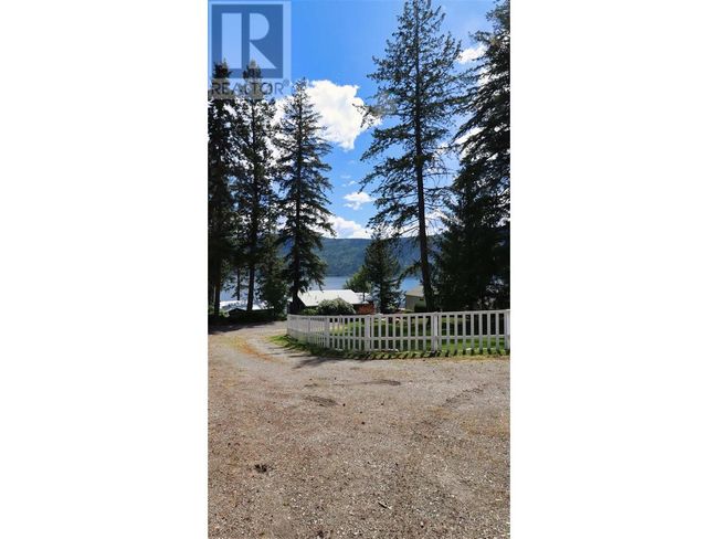 1065 Little Shuswap Lake Rd, House other with 2 bedrooms, 2 bathrooms and 8 parking in Chase BC | Image 5