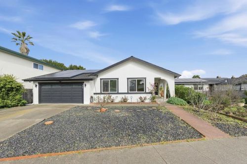 843 Cedarwood Lane, Petaluma, CA, 94954 | Card Image