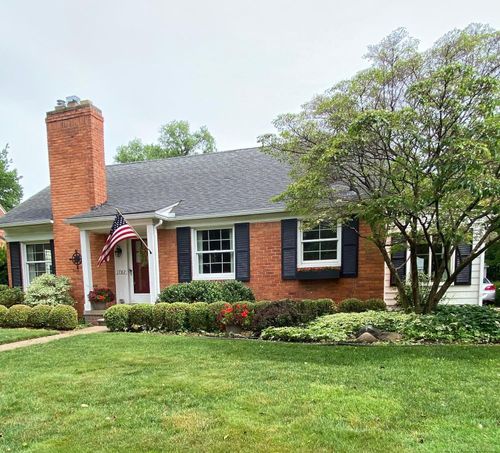1782 Hollywood Ave, Grosse Pointe Woods, MI, 48236-1373 | Card Image
