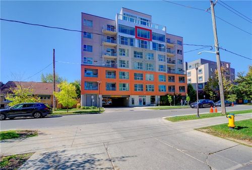 102-321 Spruce St, Waterloo, ON, N2L0G4 | Card Image