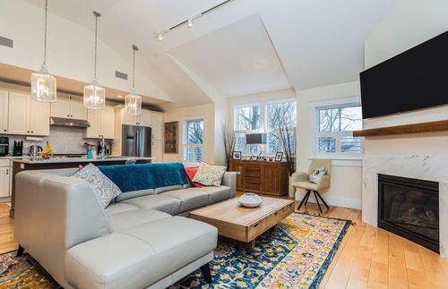 2c-1 Franklin St, Exeter, NH, 03833-2814 | Card Image