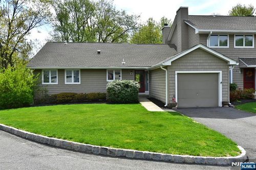 9 Parsons Ct, Mahwah, NJ, 07430-2018 | Card Image