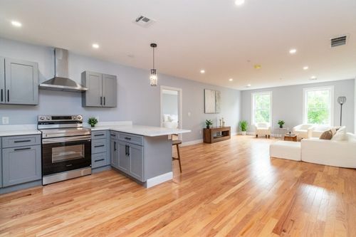 307-585 Washington St, Quincy, MA, 02169-7206 | Card Image