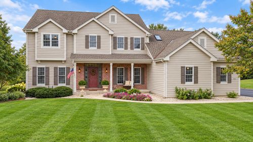 11235 N Westwood Cir, Mequon, WI, 53097-3167 | Card Image