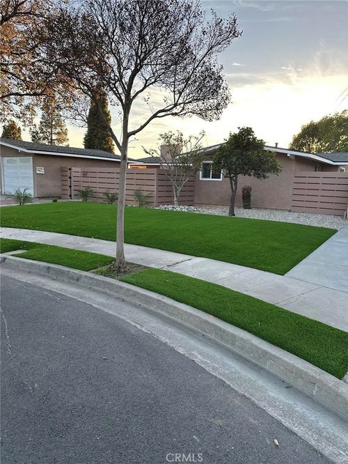 957 S Salem St, Anaheim, CA, 92802-1824 | Card Image