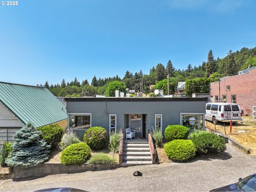 136 N Main Ave, White Salmon, WA, 98672-1149 | Card Image