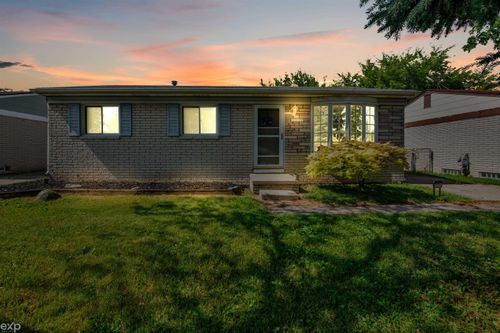 20215 Broadacres St, Clinton Township, MI, 48035-4011 | Card Image