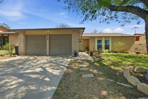 9538 New World, San Antonio, TX, 78239-2330 | Card Image