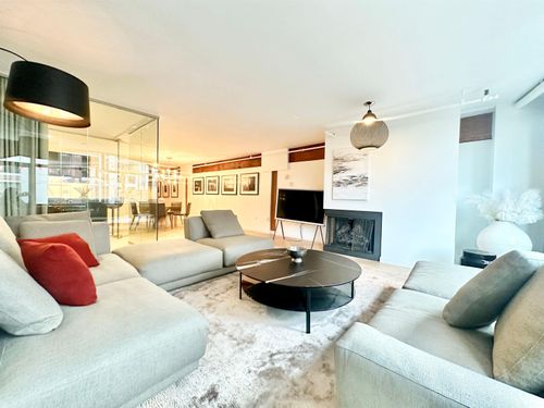 {{alt}} | Card Image