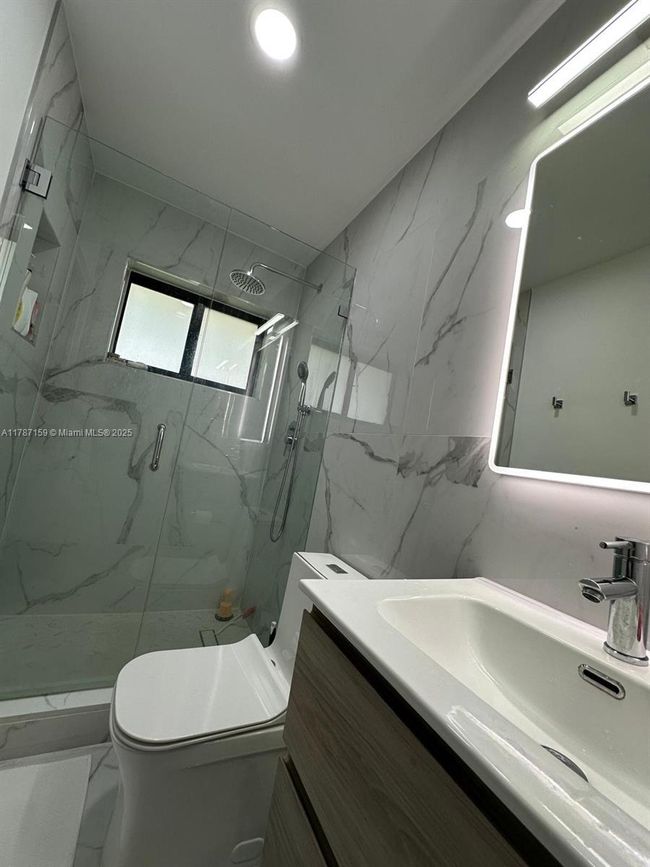 2501 Ne 50 Th St, House other with 3 bedrooms, 2 bathrooms and null parking in Lighthouse Point FL | Image 25