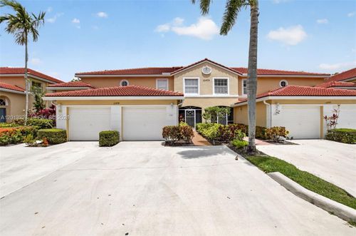 101-12474 Crystal Pointe Dr, Boynton Beach, FL, 33437-5693 | Card Image