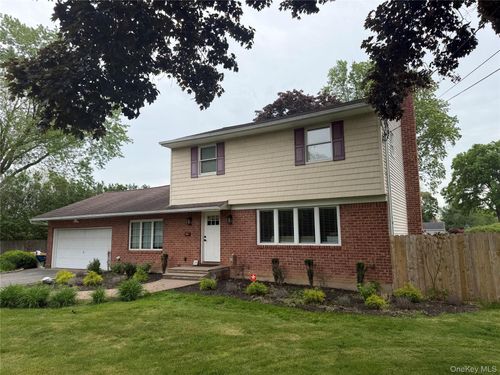 18 Amalia Ln, Commack, NY, 11725-1811 | Card Image