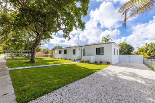 271 Nw 143rd St, Miami, FL, 33168-4137 | Card Image