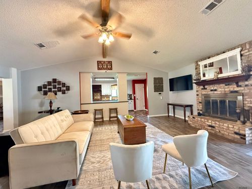 2428 Riverside Dr, Port Allen, LA, 70767-6009 | Card Image